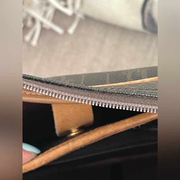 ⭐️CHRISTIAN DIOR 🍯 COMB⭐️ Crossbody handbag W/Pouch✨She is a beauty✨💯AuThEnTiC - Picture 14 of 14
